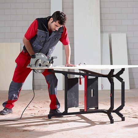 multifunktionale Konstruktion und industrielle Trittleiter.
